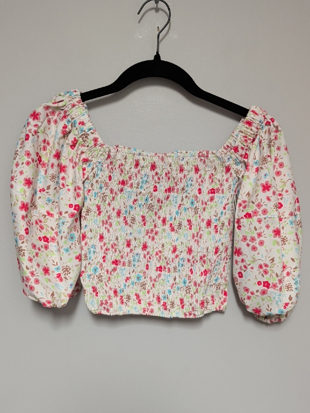 Floral Smocked Puff-Sleeve Crop Top - White/Pink